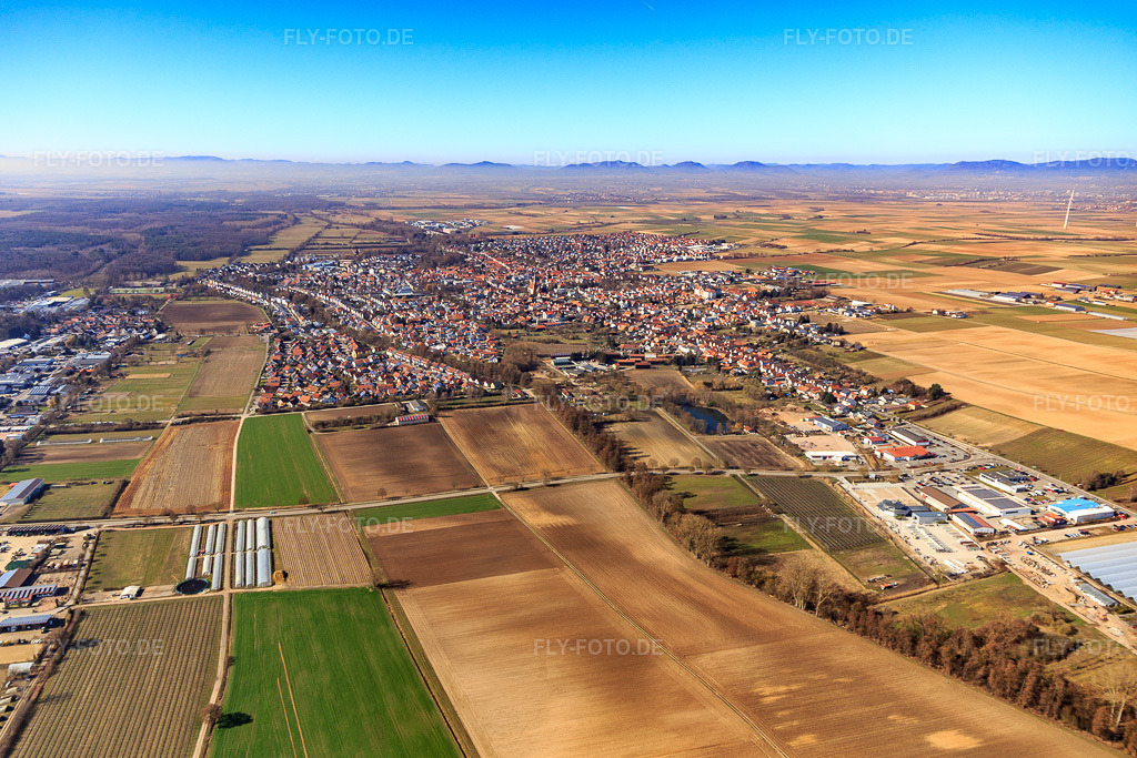 Luftbild: Ortsansicht aus Osten in Herxheim bei Landau im Bundesland Rheinland-Pfalz in Deutschland. Foto: IMG_112896.jpg vom 27.02.2019 durch Werner Riehm/FLY-FOTO.de
