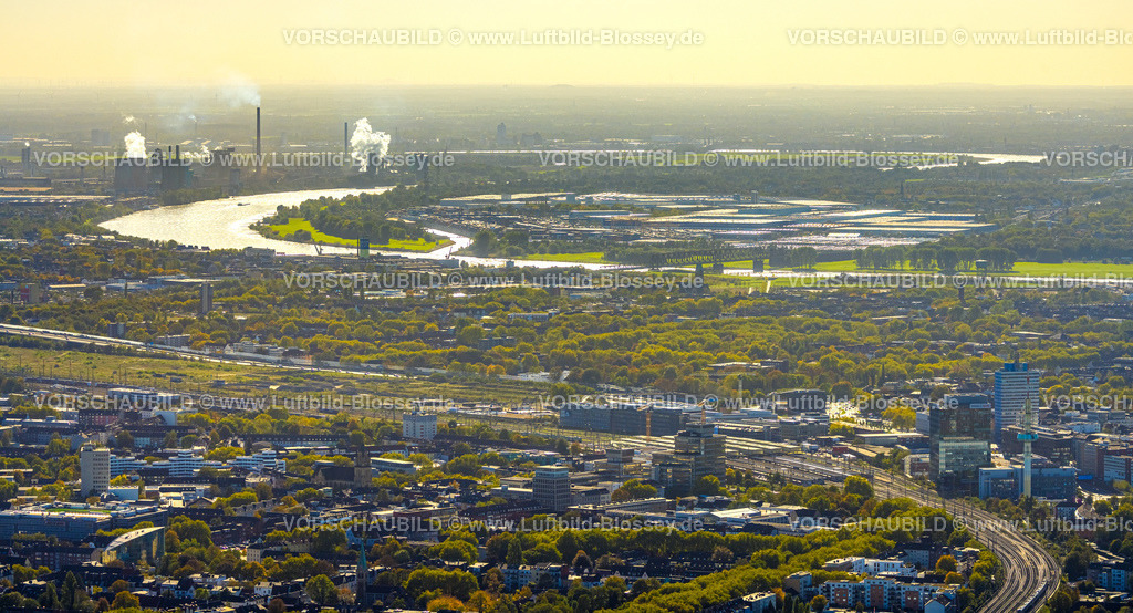 Duisburg221000288 | Luftbild, Fluss Rhein, Industrieanlagen und Werkshafen der Hüttenwerke Krupp Mannesmann HKM, rauchende Schlote und Dampfwolken, Friemersheim, Duisburg, Ruhrgebiet, Nordrhein-Westfalen, Deutschland