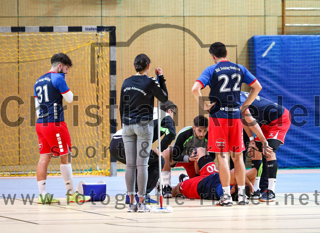 2022-09-24_036_SpVgg_Altenerding_gegen_HSG_Freising-Neufahrn | Erding, Deutschland, 24.09.2022:
Handball, Bezirksoberliga Männer 2022 / 2023, 2. Spieltag, SpVgg Altenerding gegen HSG Freising-Neufahrn, Endergebnis: 18:26

Petrit Guri (HSG Freising-Neufahrn, #31), Trainer Erik Brasko (HSG Freising-Neufahrn), Janic Bittner (HSG Freising-Neufahrn, #20), Tobias Kapser (HSG Freising-Neufahrn, #22)

Foto: Christian Riedel / fotografie-riedel.net