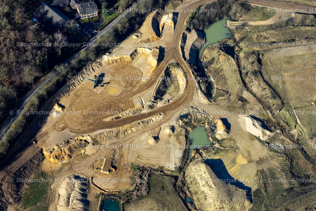 Luftbilder Schwalmtal-9770 | Luftbildfotografie Gelände und Abraum- Flächen des Sand- Tagebau an der Straße Lüttelforst in Schwalmtal im Bundesland Nordrhein-Westfalen, Deutschland - Realisiert mit Pictrs.com