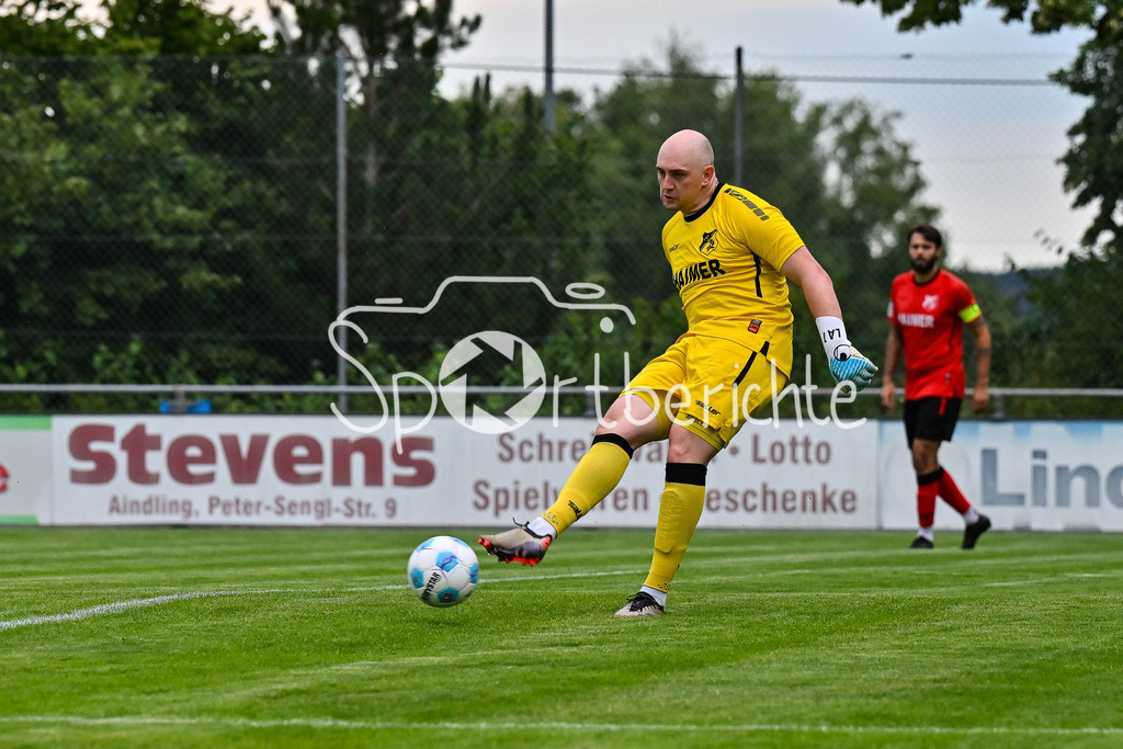 TSV Aindling - FV Illertissen | am Ball Kevin SCHMIDT (Aindling 1) / Einzelfoto / Freisteller / Verbandspokal Bayern: TSV Aindling - FV Illertissen, TSV Aindling Hauptplatz am 05.08.2025