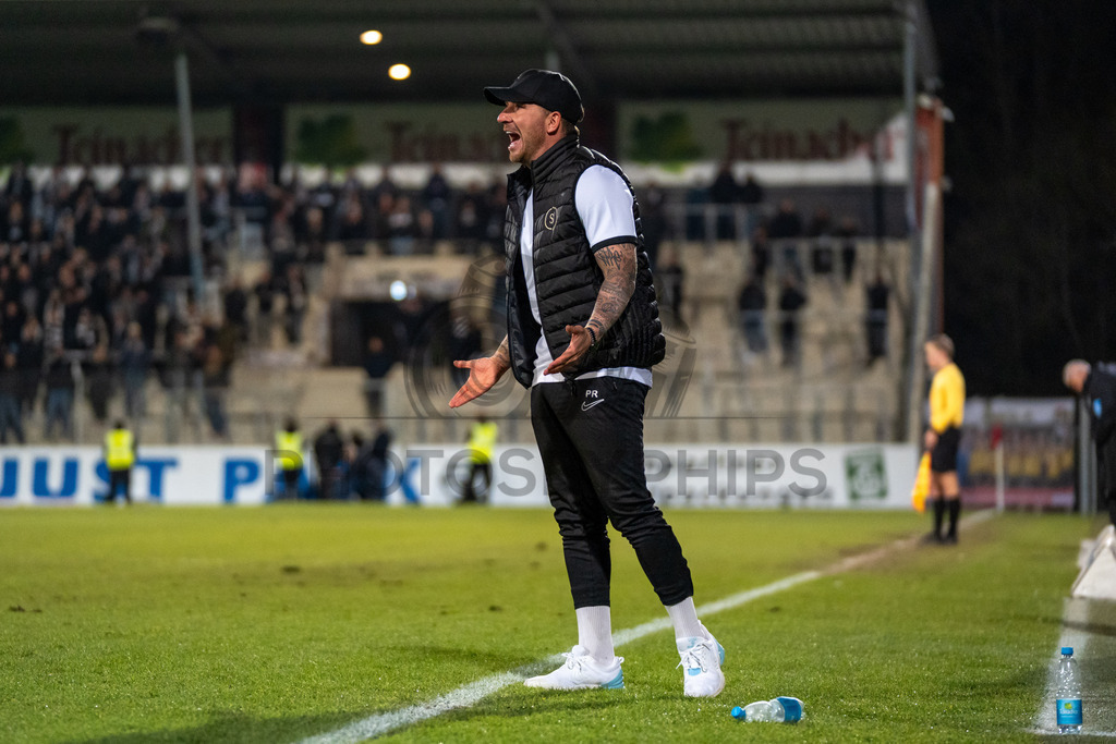 SG Sonnenhof Grossaspach vs. SSV Ulm 1846 Fussball, Fussball, WFV-Pokal, Viertelfinale, 01.04.2026 | Pascal Reinhardt (Trainer SG Sonnenhof Großaspach) feuert seine Truppe an,SG Sonnenhof Grossaspach vs. SSV Ulm 1846 Fussball, Fussball, WFV-Pokal, Viertelfinale, 01.04.2026