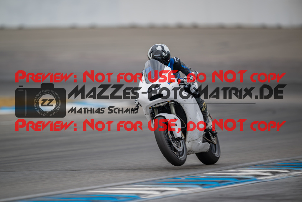 MaZZes-Fotomatrix-20260809-575397 | R1