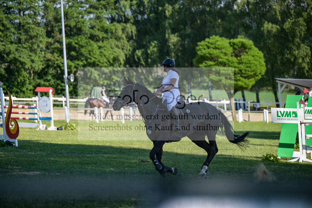 Reitturnier Voxtrup | Entdecke hochwertige Reitturnierfotos von Foto Oger. Professionell, emotional und authentisch – jetzt Lieblingsmomente im Shop bestellen.Deutschlandweite Turnierfotografie. - Realisiert mit Pictrs.com