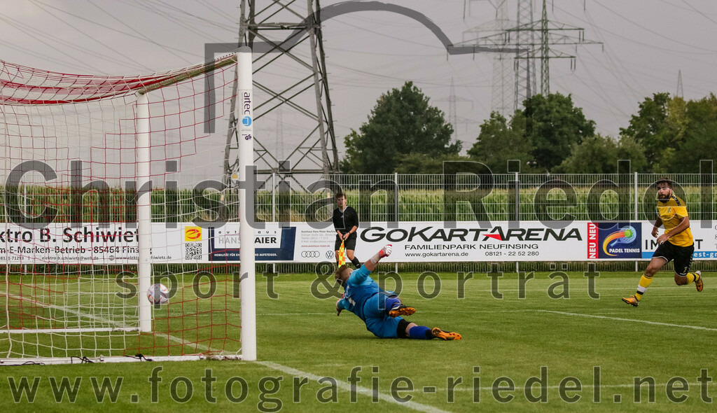 2023-07-29_006_FC_Finsing_gegen_SC_Kirchasch | Finsing, Deutschland, 29.07.2023:
Fußball, Kreisliga 2023 / 2024, 1. Spieltag, FC Finsing gegen SC Kirchasch, Endergebnis: 0:2

Tor zum 0:1 durch Alexander Mrowczynski (SC Kirchasch, #23)
Torwart Daniel Schröder (FC Finsing, #1), Igor Thomas (SC Kirchasch, #7)

Foto: Christian Riedel / fotografie-riedel.net