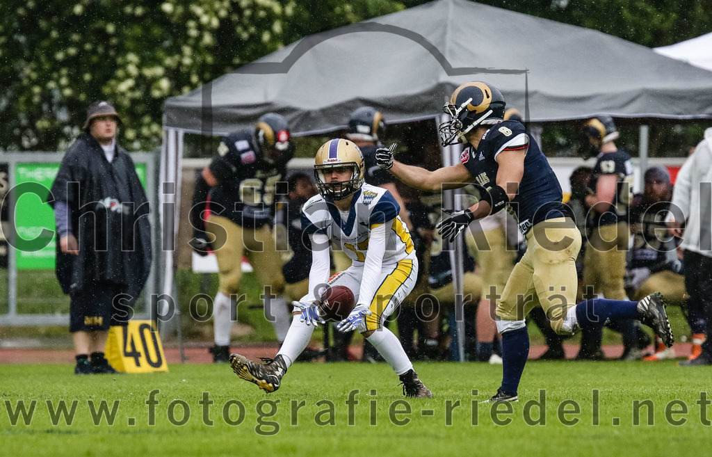 2022-05-29_009_Erding_Bulls_gegen_Nuernberg_Rams | Erding, Deutschland, 29.05.2022:
Fußball, Regionalliga 2022, 5. Spieltag, Erding Bulls gegen Nürnberg Rams, Endergebnis: 10:16

Foto: Christian Riedel / fotografie-riedel.net