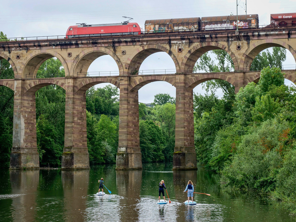 Stand Up Paddling | Bietigheim Bissingen - Sommer Serie Stand-up Paddling im Viadukt. - Realisiert mit Pictrs.com
