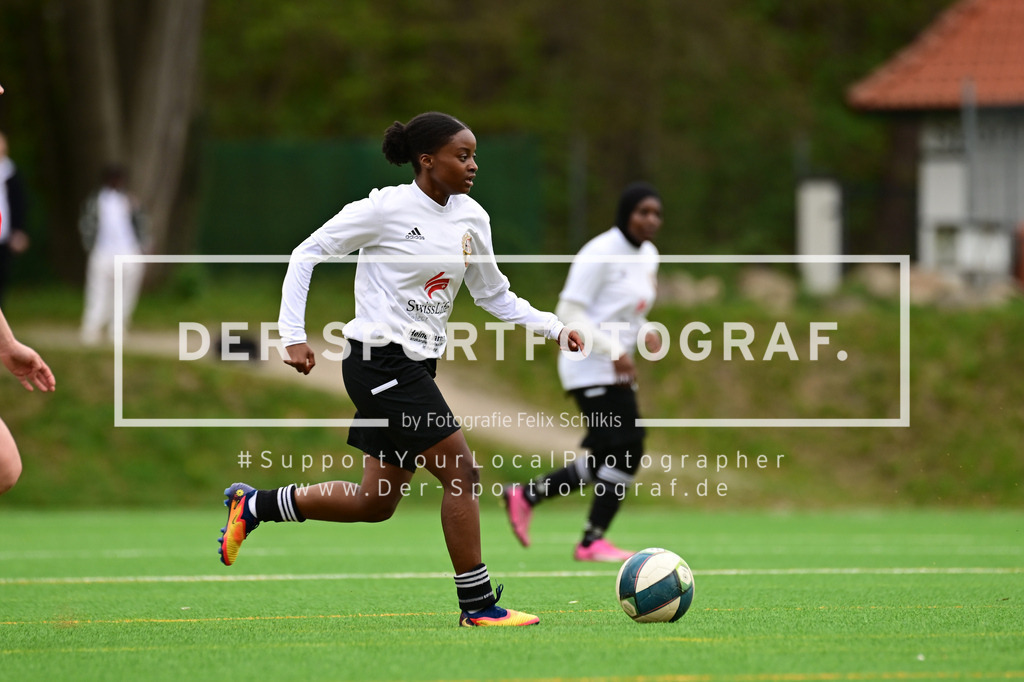 Fußball I Frauen I Saison 2025-2026 I Bezirksliga I 21. Spieltag I Harburger TB - Rahlstedter SC I 165045 | Der Sportfotograf. - Realisiert mit Pictrs.com
