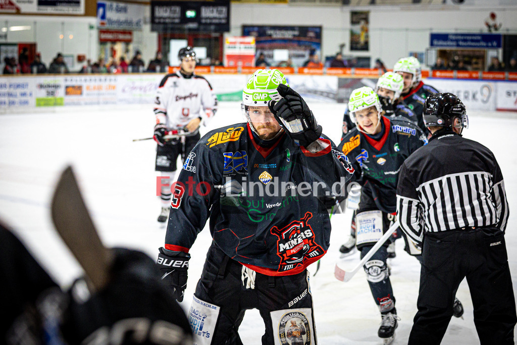 Peißenberg MINERS gegen EV Dingolfing ISAR RATS | Eishockey Bayernliga 2025/26 Vorrunde 28. Spieltag, Peißenberg MINERS gegen EV Dingolfing ISAR RATS, 20260118,Torjubel Weiland PARRISH (MINERS 13),2026-01-18 in Peißenberg (flatbuy Arena Peißenberg), Weiland PARRISH (MINERS 13)Copyright: WolfgangxLindner www.foto-lindner.de
