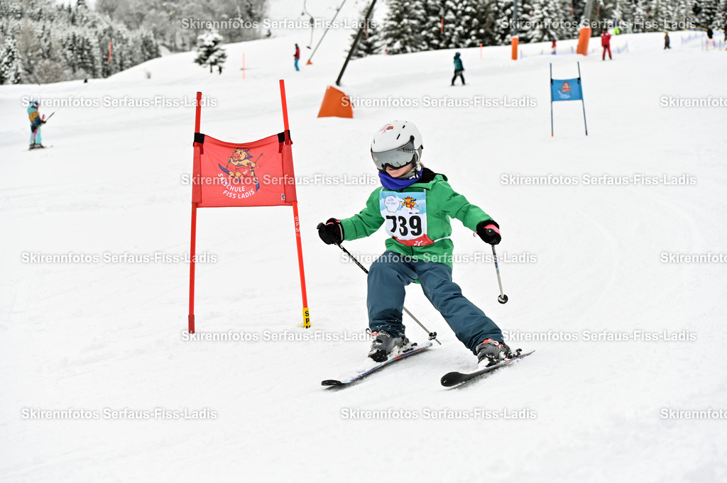 SRF_20.02.2026_0879 | Skirennfotos,Serfaus,Fiss,Ladis,Kinderskirennen,Winter,Tirol,Oberland,skirace,SFL,feelfree,weil wir's genießen,ski,Ski,skifahren,Sonnenplateau, - Realisiert mit Pictrs.com