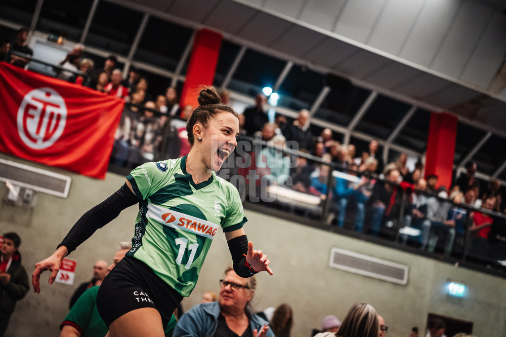 Volleyball | Frauen | Saison 2025/2026 | Volleyball Bundesliga | ETV Hamburger Volksbank Volleys vs. Ladies in Black Aachen | 29.10.2025 | Tsvetelina Ilieva (#11, Ladies in Black Aachen) läuft in die Halle ein