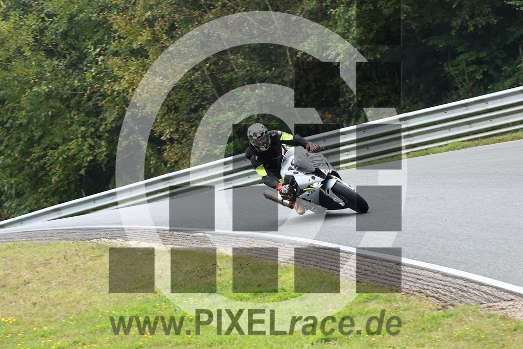0922-20240916_10629 | Schöne Erinnerungen an spannende Momente - das festzuhalten ist unser Job. PIXELrace.de ist seit 2003 auf den Rennstrecken Europas unterwegs um die Action draußen beim Fahren und die wunderbare Stimmung imm Fahrerlager für euch einzufangen.