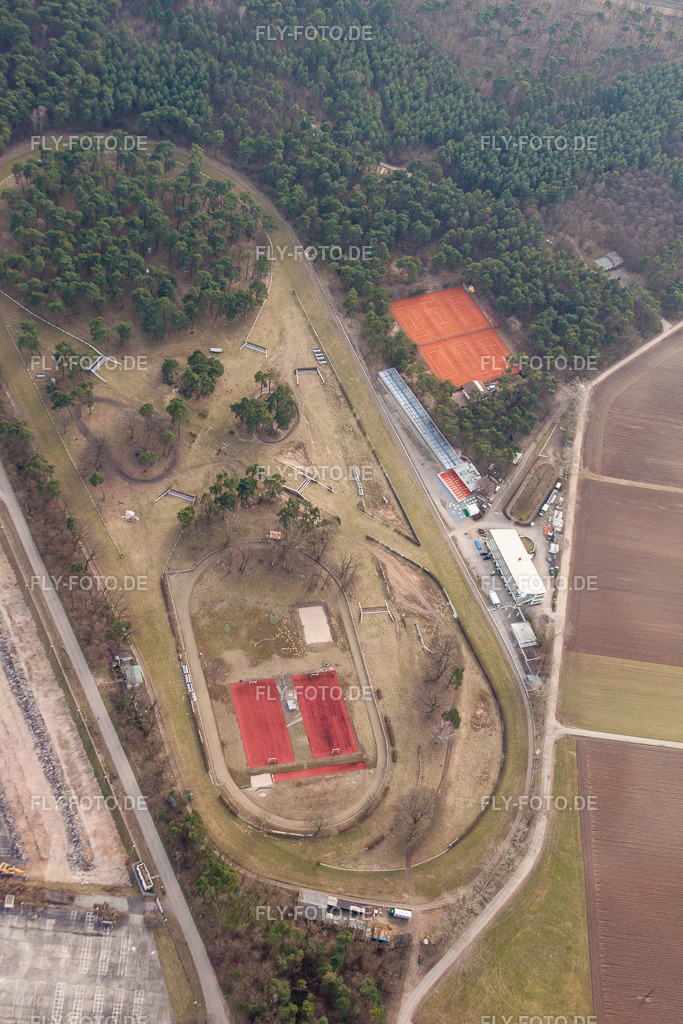 Seckenheim, Waldrennbahn des Badischen Rennvereins | Luftbild: Seckenheim, Waldrennbahn des Badischen Rennvereins im Ortsteil Seckenheim in Mannheim im Bundesland Baden-Württemberg in Deutschland. Foto: IMG_25052.jpg vom 18.03.2010 durch Werner Riehm/FLY-FOTO.de - Realisiert mit Pictrs.com