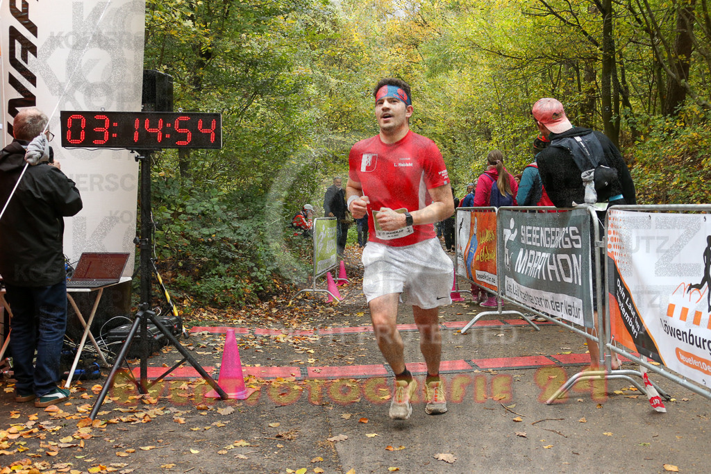 251026_1316_EX1_3057 | Sportfotografie im Rhein-Sieg Kreis, Köln, Bonn, NRW, Rheinland Pfalz, Hessen, etc. Unser Tätigkeitsfeld umfasst den Laufsport vom Volkslauf über den Marathon, Duathlon, Triathon bis zum Ultralauf wie Kölnpfad Ultra oder Schindertrail.