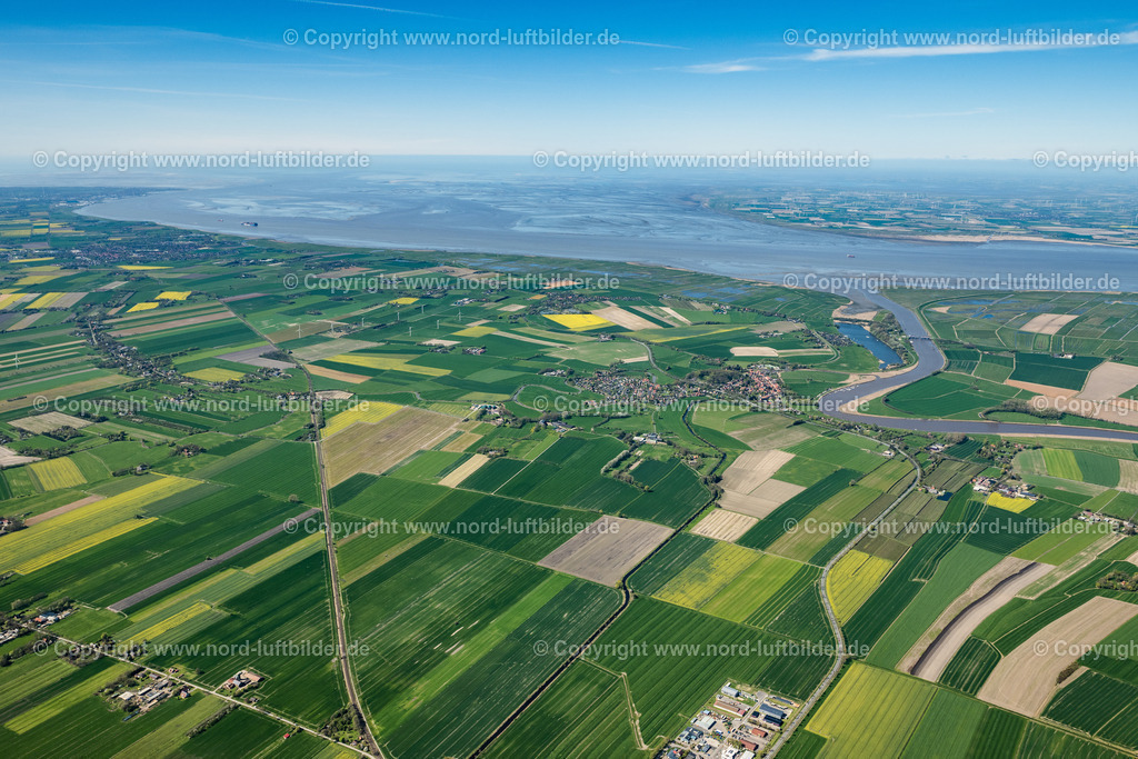 Cadenberge_bis_Otterndorf_ELS_1139300423 | CADENBERGE 30.04.2023 Strukturen auf landwirtschaftlichen Feldern in Cadenberge im Bundesland Niedersachsen, Deutschland. // Structures on agricultural fields in Cadenberge in the state Lower Saxony, Germany. Foto: Martin Elsen