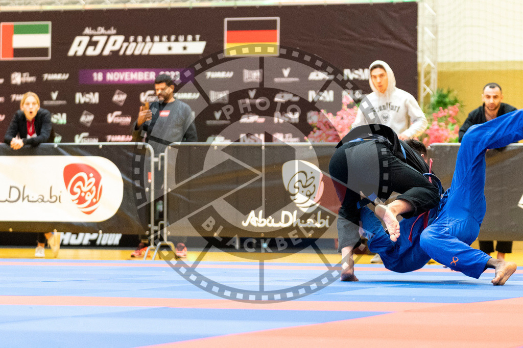 20231118PBB10532 | Fighters compete during the AJP Tour 600 Frankfurt Championship in Frankfurt/Main, Germany, on November 18, 2023.