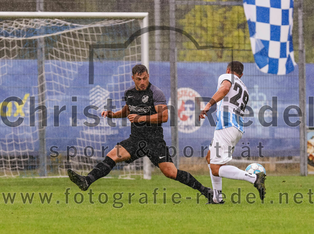 2023-08-05_052_FC_Langengeisling_gegen_SVN_Muenchen | Erding, Deutschland, 05.08.2023:
Fußball, Bezirksliga Oberbayern Ost 2023 / 2024, 2. Spieltag, FC Langengeisling gegen SVN München, Endergebnis: 1:3

Andreas Buchberger (FC Langengeisling, #5), Cenk Imsak (SVN München, #29)

Foto: Christian Riedel / fotografie-riedel.net
