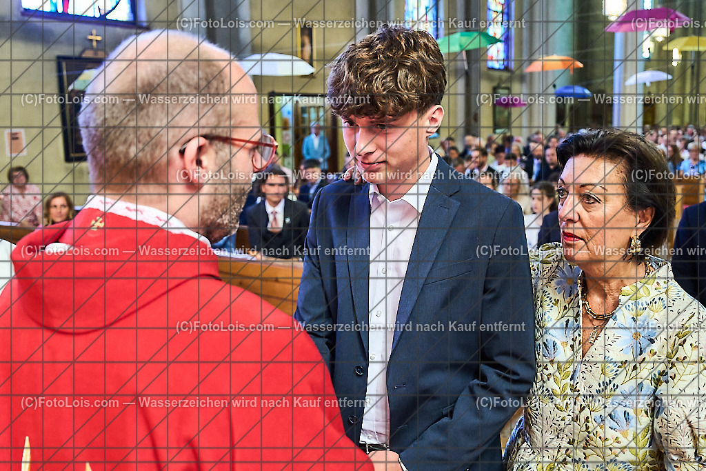ALP1158_PfarrFirmung Wieselburg_Firmvorgang | (C)FotoLois.com, Alois Spandl, Firmung in der Pfarrkirche Wieselburg mit Generalvikar Dr. Christoph Weiss, Dechant Pfarrer Daniel Kostrzycki und Monignore Franz Dammerer, Sa 15. Juni 2024.