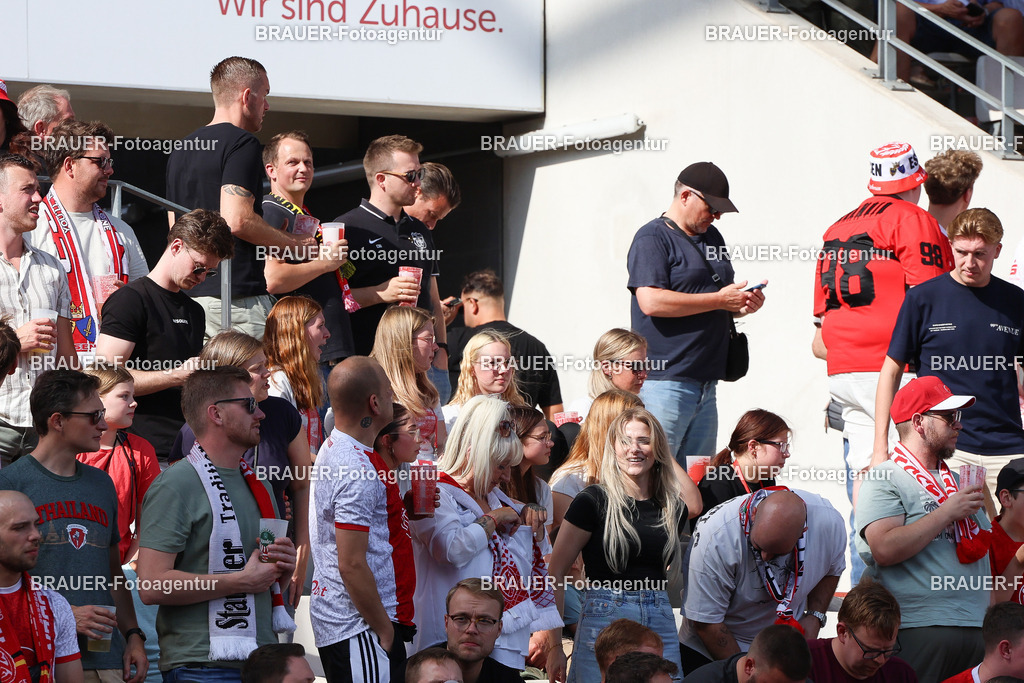 Rot-Weiss Essen - Hansa Rostock | Essen, Deutschland, 20.09.2025 XXwährend des 3.Liga Spiels zwischen  Rot-Weiss Essen und Hansa Rostock am 20.09.2025 im Stadion an der Hafenstraße in Essen. (Foto von Timo Bluhmki-Schmidt/Brauer Fotoagentur