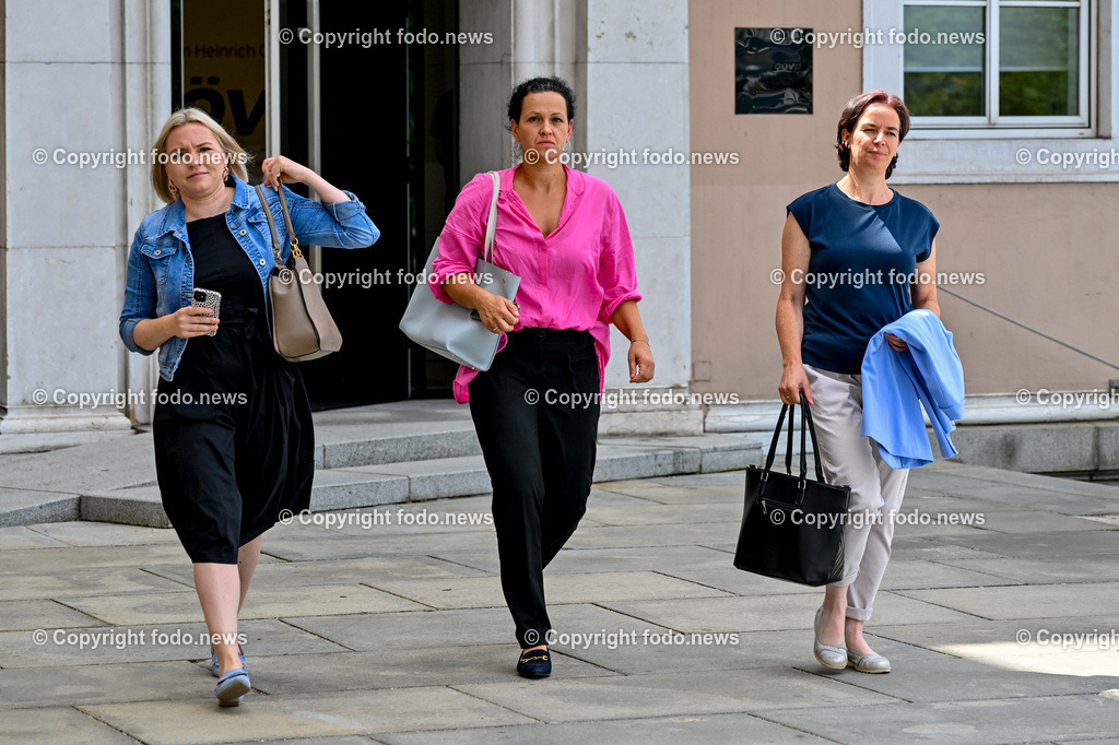 Pressekonferenz OoeVP stellt personelle Weichen_ 05.07.2024-28 | 05.07.2024, Linz, AUT, Pressekonferenz OoeVP stellt personelle Weichen - Verlaesslich fuer Oberoesterreich, im Bild Astrid Zehetmair (VP, LAbg.), Helena Kirchmayr (VP, LAbg.), Regina Aspalter (VP, LAbg.)