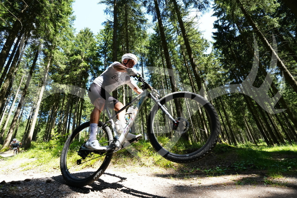FC100678 | Fotogalerie der Treibjagd im Dunkelwald - Dein MTB Etappenrennen im Erzgebirge - Realisiert mit Pictrs.com