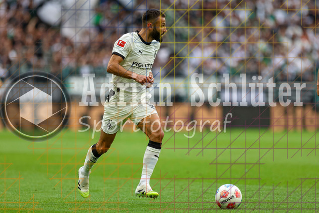 Borussia Mönchengladbach vs SV Werder Bremen - Bundesliga  | Mönchengladbach, Deutschland, 14.09.25:   Franck Honorat (Borussia Mönchengladbach) in Aktion am Ball, Einzelaktion waehrend des Spiels der Bundesliga zwischen Borussia Mönchengladbach vs SV Werder Bremen im Stadion im Borussia Park(Foto von Brauer-Fotoagentur / Adrian Schlueter)