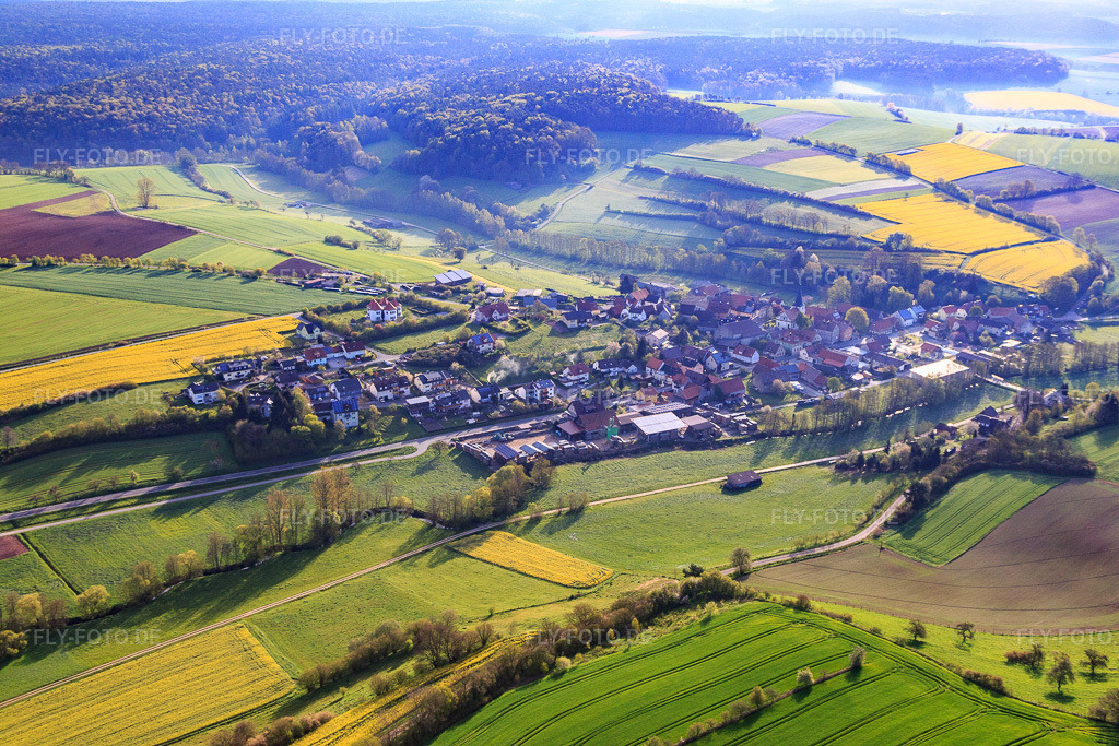 Luftbild: Ortsansicht von Süden im Ortsteil Theinheim in Rauhenebrach im Bundesland Bayern in Deutschland. Foto: IMG_087806.jpg vom 05.05.2016 durch Werner Riehm/FLY-FOTO.de