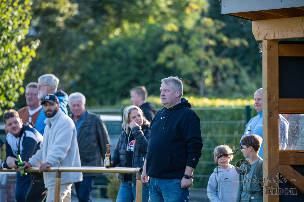 TV Metjendorf-SVE Wiefelstede | Kreisliga Herren;TV Metjendorf (rot)-SVE Wiefelstede (schwarz) am 08.08.2023; in Metjendorf (Sportanlage Metjendorf), Photo: Philip Eiben 2023 - Realisiert mit Pictrs.com