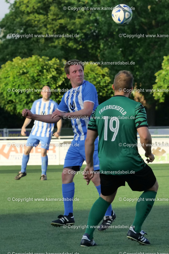 Fußball Kreispokal 25/26 Ü 32 : Spiel um Platz 3 : SV 08/29 Friedrichsfeld - SV Ringenberg AH  2 : 1 | Fußball Kreispokal 25/26 Ü 32 : Spiel um Platz 3 : SV 08/29 Friedrichsfeld - SV Ringenberg AH  2 : 1Spielort : Voerde Friedrichsfeld - Realisiert mit Pictrs.com