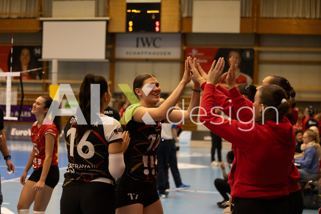 Volleyball I Frauen I Saison 2025-2026 I CEV Volleyball Challenge Cup 2026 | Women I 16th Finals I VC Kanti Schaffhausen - TJ Ostrava I 03.12.2025 | TJ Ostrava - 17 Adela Chládková (CZ) – Mittelblock - Realisiert mit Pictrs.com