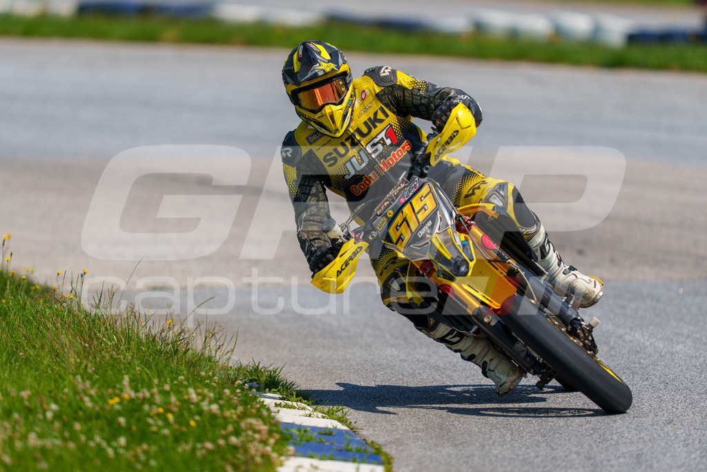 G-Cup + Supermoto Staatsmeisterschaft + Hungarian Supermoto Championship | GRIPcapture steht für authentische Sportfotografie in Österreich – für Momente, die mehr sind als Geschwindigkeit oder Ergebnis. Es geht um Emotion, Spannung, Fokus und den Augenblick, der oft nur einen Wimpernschlag dauert.Ob Motorsport, Teamsport oder 