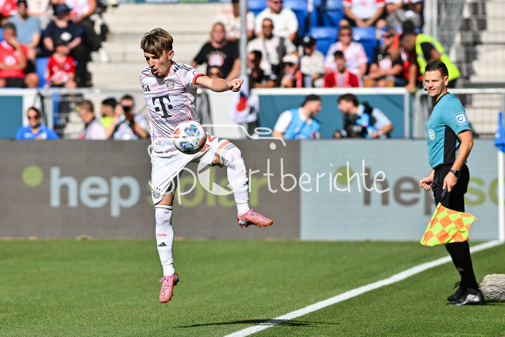 TSG 1899 Hoffenheim - FC Bayern München | am Ball Lennart KARL (FC Bayern Muenchen 46) / Einzelfoto / Freisteller / Bundesliga: TSG 1899 Hoffenheim - FC Bayern München; PreZero-Arena am 20.09.2025 / DFL REGULATIONS PROHIBIT ANY USE OF PHOTOGRAPHS AS IMAGE SEQUENCES AND/OR QUASI-VIDEO
