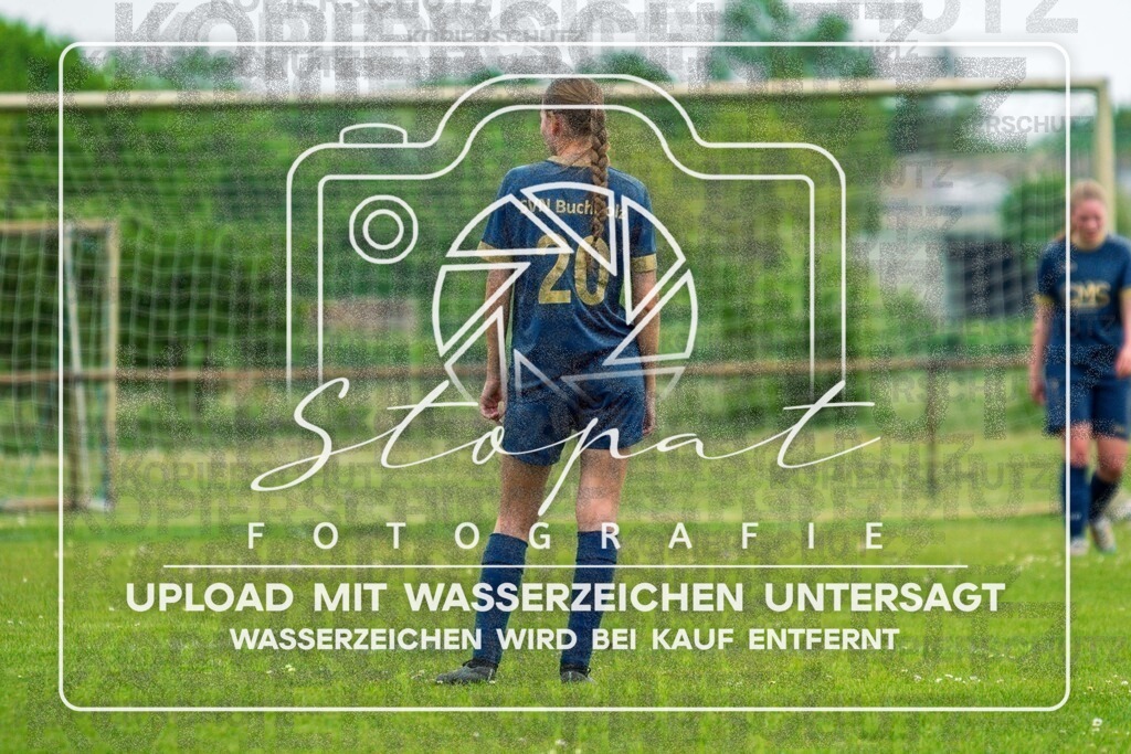 Kreisliga Damen HK - SVN Buchholz vs. SG Fulde | Melina Schultze (#20 SVN Buchholz); Kreisliga Damen HK - SVN Buchholz vs. SG Fulde am 03.05.2026 in Sportplatz Buchholz, Buchholz (Aller) - Realisiert mit Pictrs.com