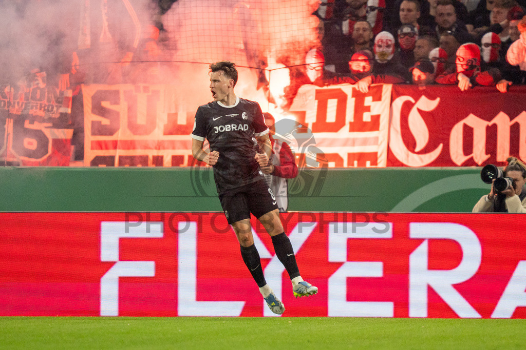 VfB Stuttgart vs. SC Freiburg, Fussball, DFB-Pokal, Halbfinale, 23.04.2026 | Maximilian Eggestein (SC Freiburg, #08) jubelt nach seinem Treffer zum 0:1,VfB Stuttgart vs. SC Freiburg, Fussball, DFB-Pokal, Halbfinale, 23.04.2026DFB regulations prohibit any use of photographs as image sequences and/or quasi-video