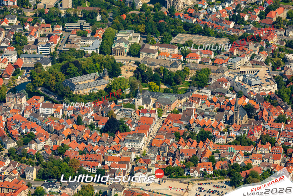 Bild der Stadt Detmold - Die Luftaufnahme wurde 2025 vom UL-Flugzeug heraus erstellt ( keine Drohne ) - Hochauflösende Luftaufnahme - für professionelle Ausdrucke geeignet. Die Geschenkidee !Hier alle&nbsp;Infos zur Lizenzierung der LuftaufnahmeWir fliegen auch dieses Jahr wieder in Ihre Region um Luftbilder zu erstellen.- Luftbild anfragen