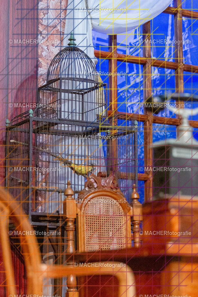 153_MFL-2025 | Portraitbilder von Regisseur; Darsteller; Techniker; Maske; Kostüme; Chor; Musiker; Bilderserie der Generalprobe und der Premierenvorstellung, Szenenbilder; Ausdrucksstudien; Bühnenüberblick; Bühnenkulissen; Pressefotos inkl. Redaktionsfoto Darstellergruppe.