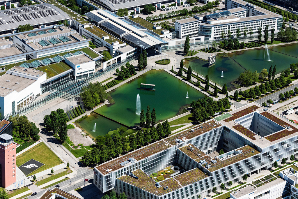 dr__0054569.jpg | MüNCHEN 12.06.2020 Ausstellungsgelände und Messehallen im Ortsteil Trudering-Riem in München im Bundesland Bayern, Deutschland. Weiterführende Informationen bei: JAHN ARCHITECTURE, Inc.,  MESSE MÜNCHEN GMBH. // Exhibition grounds and exhibition halls in the district of Trudering-Riem in Munich in the state Bavaria, Germany. Further information at: JAHN ARCHITECTURE, Inc.,  MESSE MUeNCHEN GMBH. Foto: Daniel Reiter