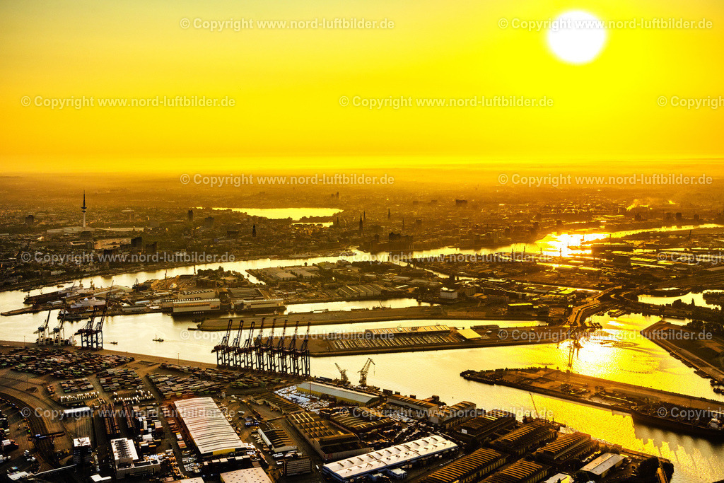 Hamburg_Steinwerder_Sonnenaufgang_ELS_2978050623 | HAMBURG 05.06.2023 Hafenanlagen am Ufer des Hafenbeckens im Stadtteil Steinwerder in Hamburg. Weiterführende Informationen bei: EUROGATE GmbH & Co. KGaA, KG,  Hamburger Hafen und Logistik Aktiengesellschaft. // Port facilities on the shores of the harbor of in district Steinwerder in Hamburg. Further information at: EUROGATE GmbH & Co. KGaA, KG,  Hamburger Hafen und Logistik Aktiengesellschaft. Foto: Martin Elsen