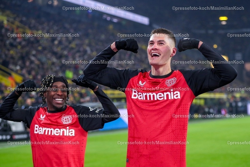 BVB10012501044 | 10.01.2025, Fußball, Borussia Dortmund - Bayer 04 Leverkusen, 1. Fußball Bundesliga, 16. Spieltag, Signal Iduna Park, Saison 2024 2025: Torjubel nach dem Treffer zum 2:0 durch Patrik Schick (Bayer04 Leverkusen #14) zusammen mit Jeremie Frimpong (Bayer04 Leverkusen #30)DFB regulations prohibit any use of photographs as image sequences and or quasi-video.