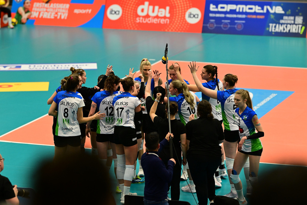 Volleyball I Frauen I Saison 2025-2026 I Bundesliga I Hauptrunde I ETV Hamburger Volksbank Volleys - Skurios Volleys Borken | Der Sportfotograf. - Realisiert mit Pictrs.com