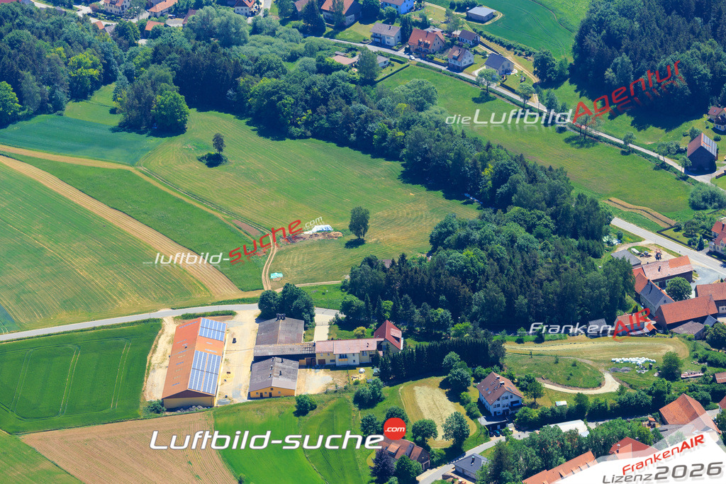 Die Luftaufnahme Steinfeld - Stadelhofen wurde vom UL-Flugzeug (keine Drohne) aus fotografiert.Hohe Druck- Auflösung-die Geschenkidee!