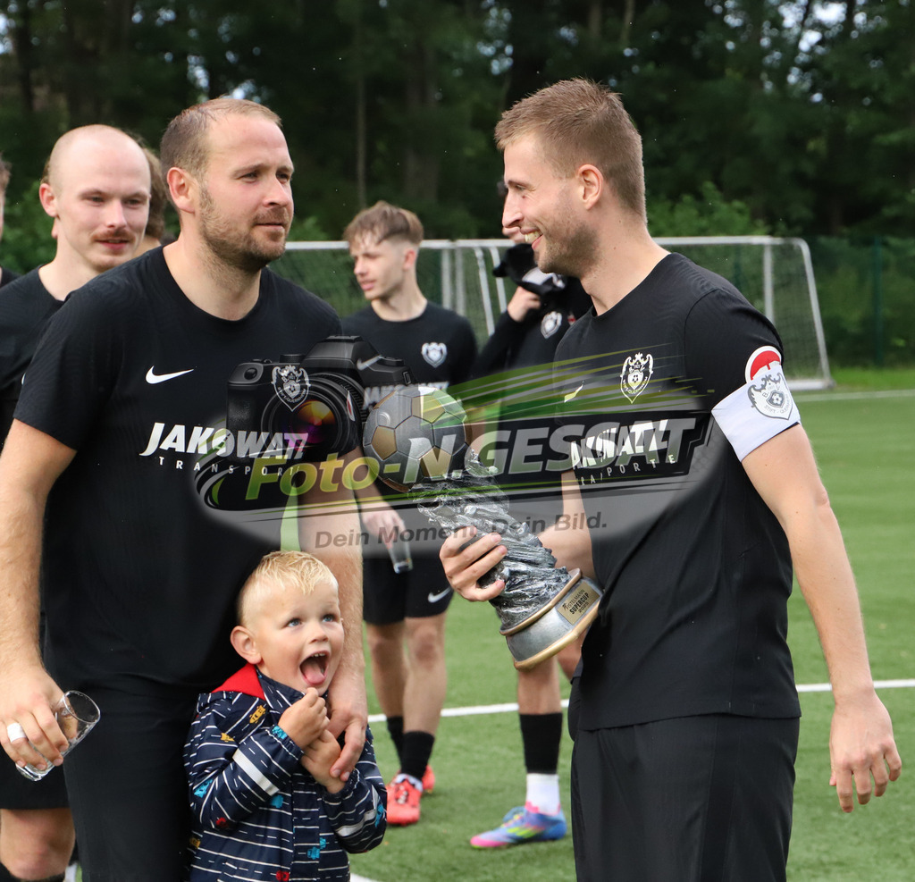 SC Bünde - BV 21 Stift-Quernheim | Auf dem Bild zu sehen: schwarz BV 21 Stift-Quernheim v.l.: Tim Rogalski, Maximilian Laege SC Bünde, BV 21 Stift-Quernheim, Fistelmann Supercup, Hunnebrock, Deutschland  - Realisiert mit Pictrs.com