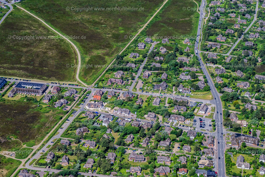 Sylt_Kampen_Strönwai_Kurhasstrasse_ELS_5118130625 | KAMPEN (SYLT) 21.06.2025 Ortsansicht an der Meeres-Küste in Kampen Strönwai und Kurhausstraße (Sylt) auf der Insel Sylt im Bundesland Schleswig-Holstein, Deutschland. // View of the sea coast in Kampen Stroewai and Kurhausstrasse (Sylt) on the island of Sylt in the federal state of Schleswig-Holstein, Germany. Foto: Martin Elsen