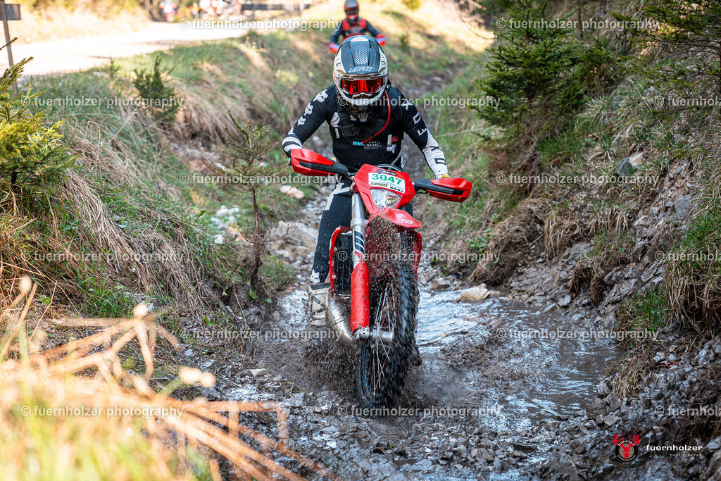 fuernholzer_250501-C1-81 | Fotografische Impressionen von der Red Stag Enduro Extreme by fuernholzer-photography.com. Endurosport in Österreich fotografisch festgehalten von fuernholzer. Auftragsfotografie für Private, Gewerbefotos und Industriefotografie. Eventfotografie, Sportfotografie und Motorsportfotografie. Anbieter von Fotoworkshops, Fototraining, fotografischen Vorträgen und Fotoseminaren.