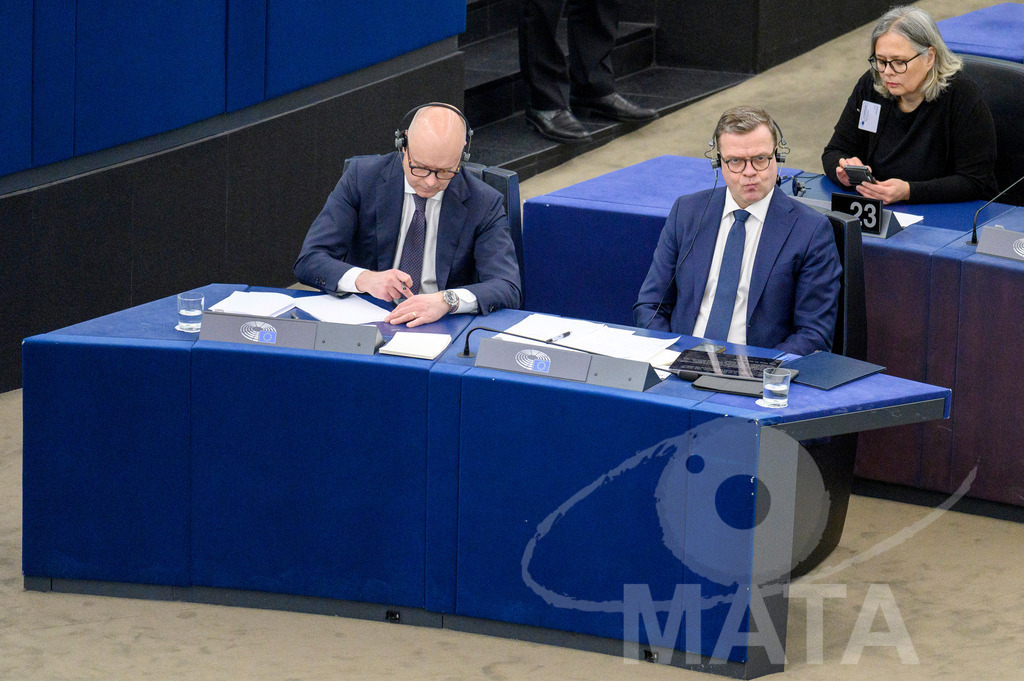 _DWI6331 | Der finnische Ministerpräsident Petteri Orpo hört sich Reden von Europaabgeordneten im Rahmen der Debatte „Das ist Europa“ an in EU Parlement in Straßburg, 13.03.2024 - Realisiert mit Pictrs.com