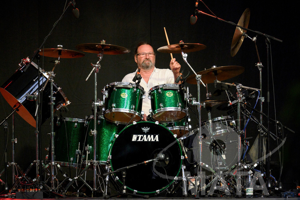 _DWA2831 | Kevin Whitehead von John Lees' Barclay James Harvest live bei einem Konzert in Serenadenhof Nürnberg, 01.07.2023 - Realisiert mit Pictrs.com