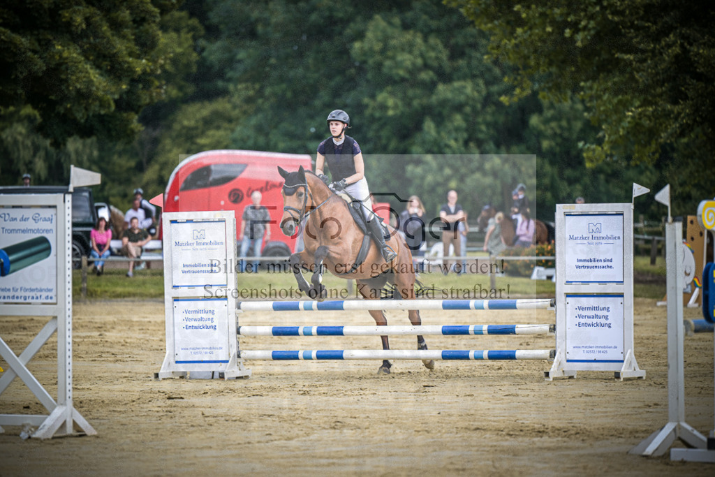 DOS_7366 | Entdecke hochwertige Reitturnierfotos von Foto Oger. Professionell, emotional und authentisch – jetzt Lieblingsmomente im Shop bestellen.Deutschlandweite Turnierfotografie. - Realisiert mit Pictrs.com