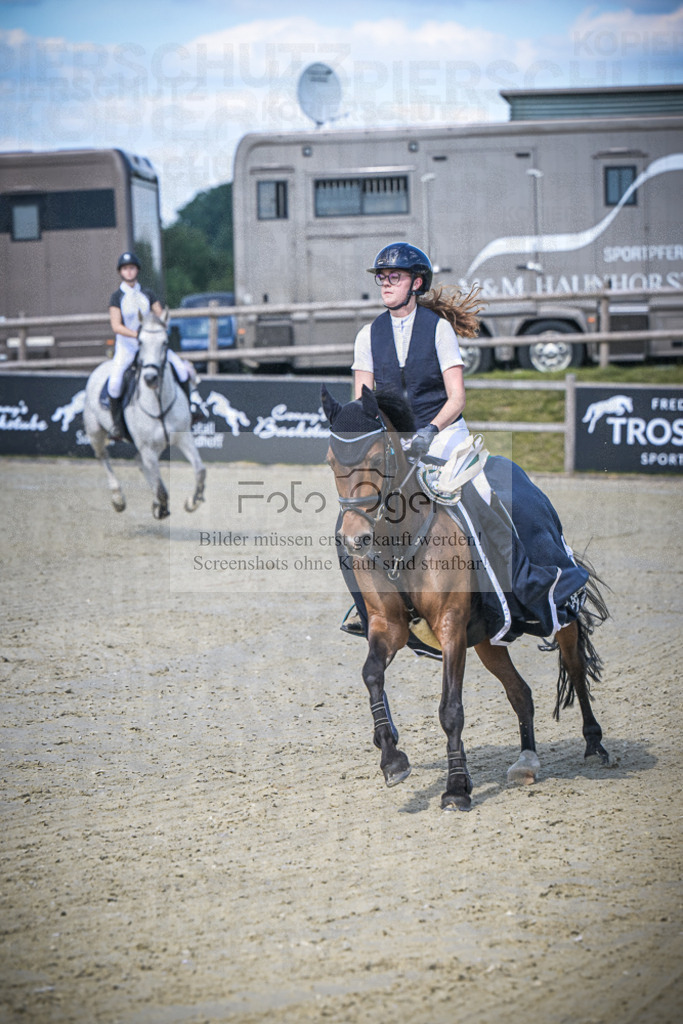 DOS_0085 | Entdecke hochwertige Reitturnierfotos von Foto Oger. Professionell, emotional und authentisch – jetzt Lieblingsmomente im Shop bestellen.Deutschlandweite Turnierfotografie. - Realisiert mit Pictrs.com