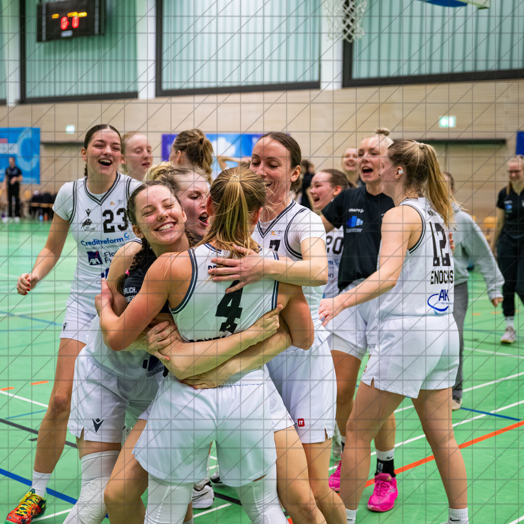 2. DBBL Nord 25/26 | Spieltag 08 | BBC Osnabrück vs. LionPride Braunschweig | 16.11.25: 2. DBBL Nord 25/26 | Spieltag 08 | BBC Osnabrück vs. LionPride Braunschweig / Osnabrück / Deutschland  //   CREDIT:www.bullenfotos.de, Martin König, Hörner Weg 40, D-49078 Osnabrück, +4917663732967 // Nutzung und Weitergabe nur zu den vereinbarten Zwecken. Presseanfragen an Ersteller. Alle Rechte beim Ersteller. Honorierung nach MFM. - Realisiert mit Pictrs.com