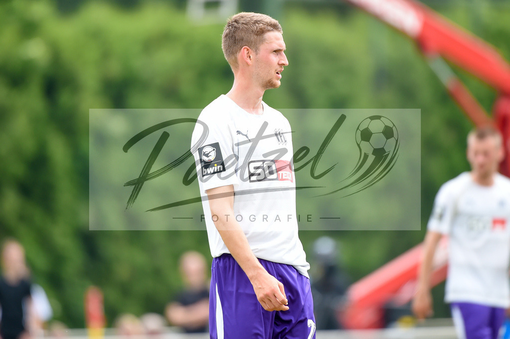 BSBOSN_20210626_0057 | Fussball, Herren: Tim Moeller (VfL Osnabrueck) schaut beim Testspiel zwischen TuS Bersenbrueck und VfL Osnabrueck im Hasestadion am 26.06.2021 in Bersenbrueck, Deutschland. - Realisiert mit Pictrs.com